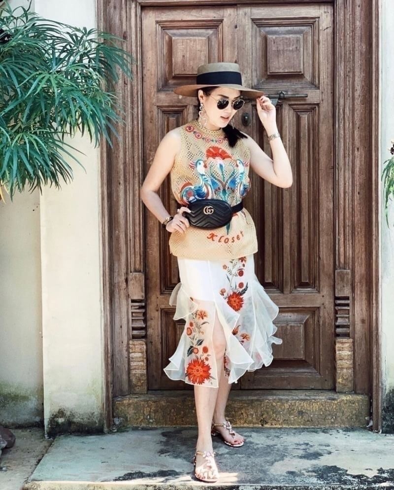เสื้อผ้าเกาหลี พร้อมส่ง เสื้อแขนกุด กระโปรงระบายด้านข้าง
