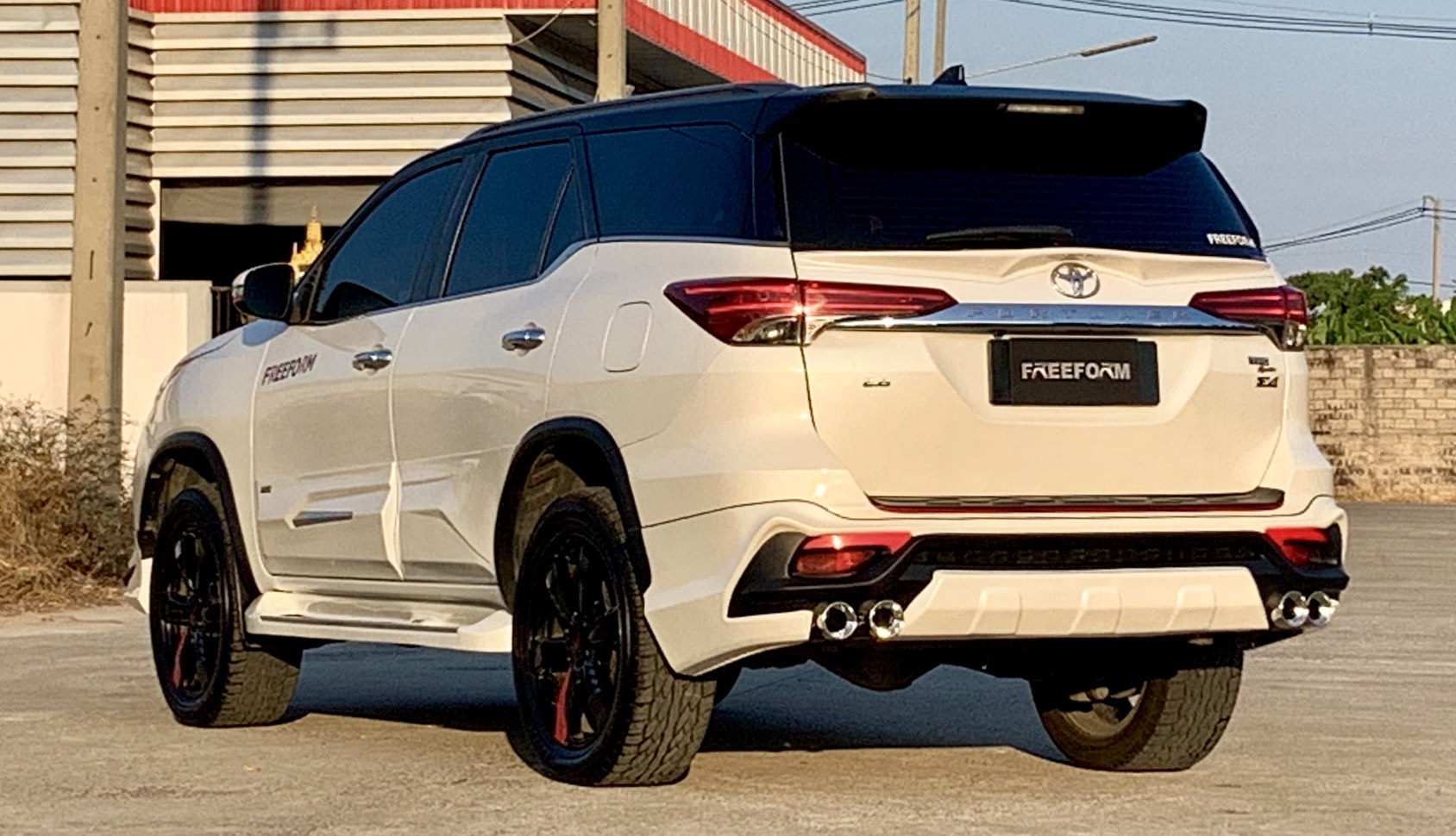 ( New Fortuner Trd-Trd2 ) รุ่น FL-TRD 2ชิ้น พร้อมไฟหน้า+หลัง