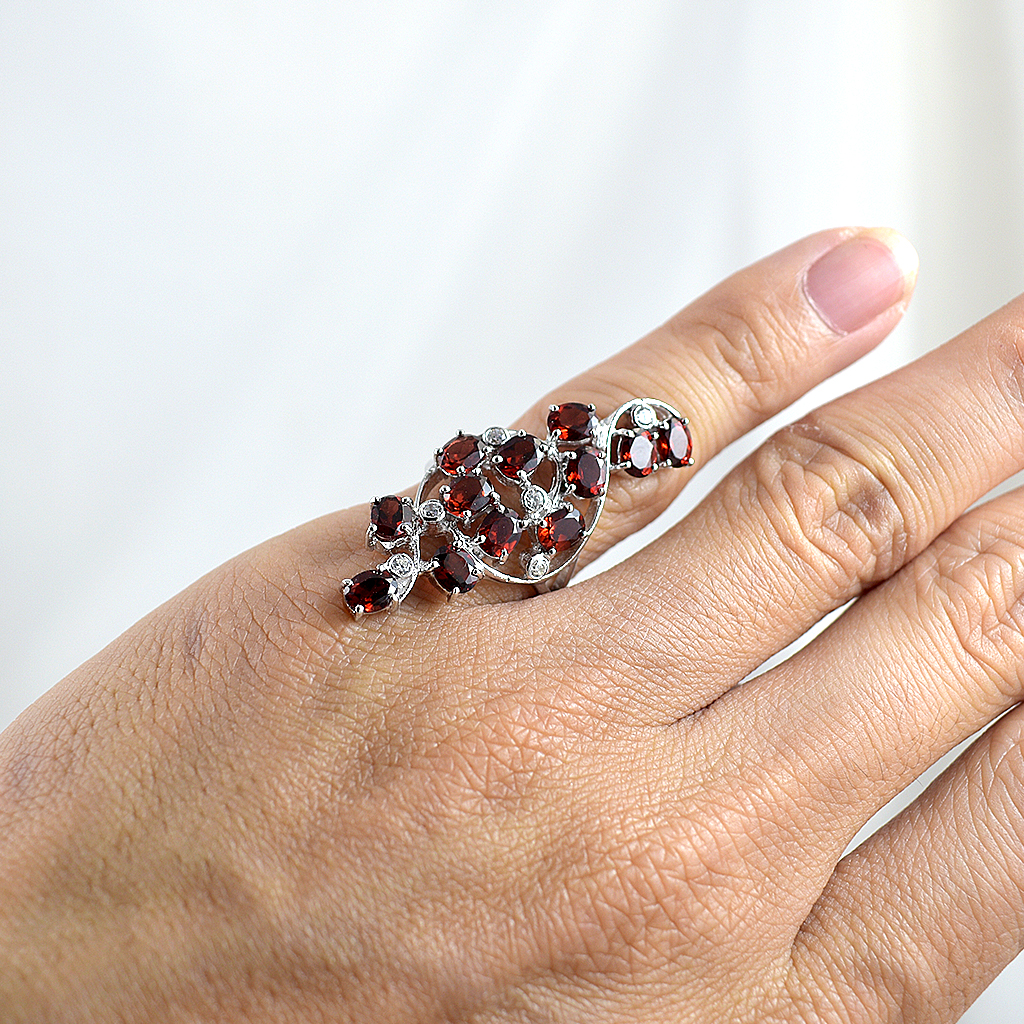SKJewelryFactory แหวนพลอยโกเมนแท้ วงนี้เหมาะใส่นิ้วกลาง และนิ้วชี้ ดีไซน์สวยเก๋ ER01205-GAN