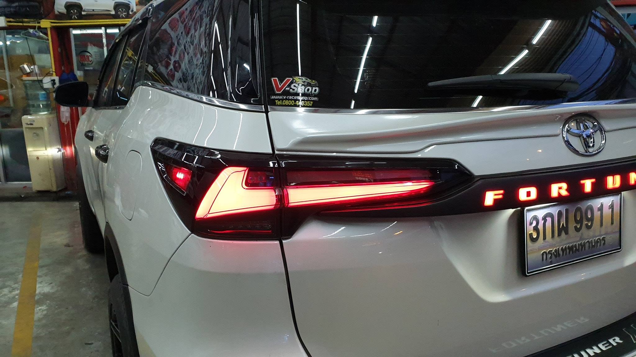 New Fortuner ไฟท้ายแต่ง ทรง Lexu style พร้อมไฟเลี้ยววิงตรงรุ่น