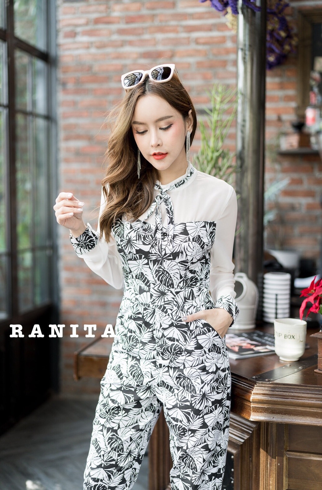 เสื้อผ้าเกาหลี พร้อมส่ง เพลล์สูทสวยๆ ลายดอกไม้