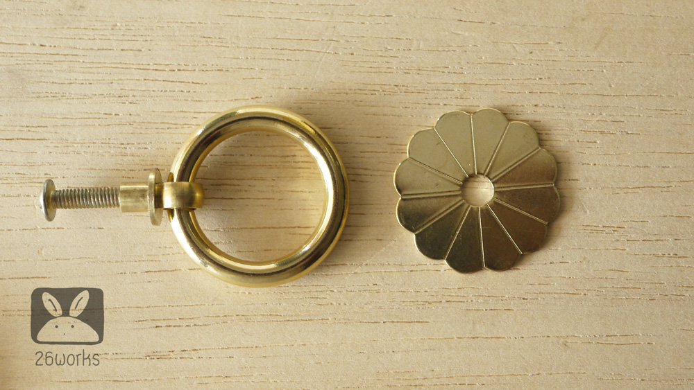 ห่วงลิ้นชัก แป้นดอกไม้ 35 mm สีทอง