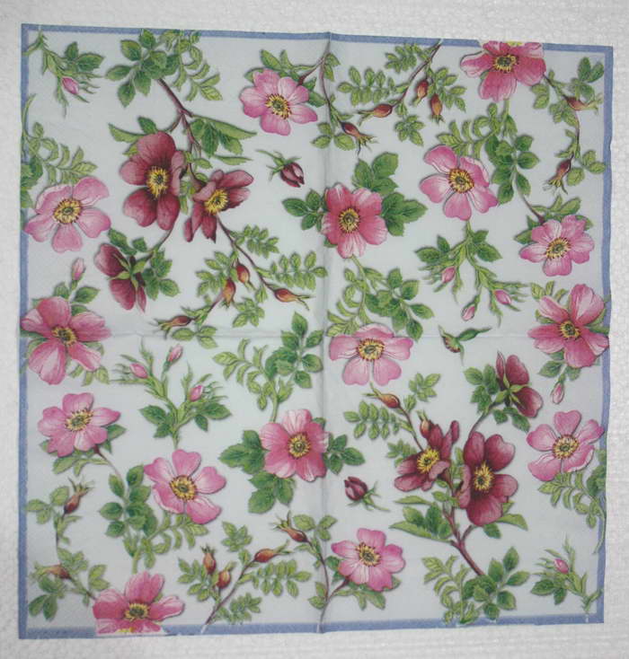 แนวภาพดอกไม้ ดอกด็อกโรส กุหลาบป่า Dog Rose พื้นฟ้า เป็นภาพเต็มแผ่น กระดาษแนพกิ้นสำหรับทำงาน เดคูพาจ Decoupage Paper Napkins ขนาด 33X33cm