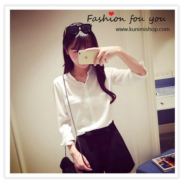  เสื้อแฟชั้น เสื้อเชิ้ต คอจีน กระดุมผ่าหน้า แขนยาว ช่วงปลายแขนมีเชือกผูกเป็นโบว์ ผ้าชีฟอง พลิ้ว ใส่สบาย รับกับหน้าร้อนคะ Free Size : รอบอกไม่เกิน 34 นิ้ว ผ้า : ผ้าชีฟอง