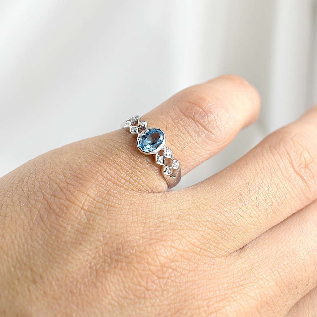 SKJewelryfactory แหวนเงินแท้ ฝังพลอยโทปาซแท้ ดีไซน์เรียบหรู ER01402-SBT