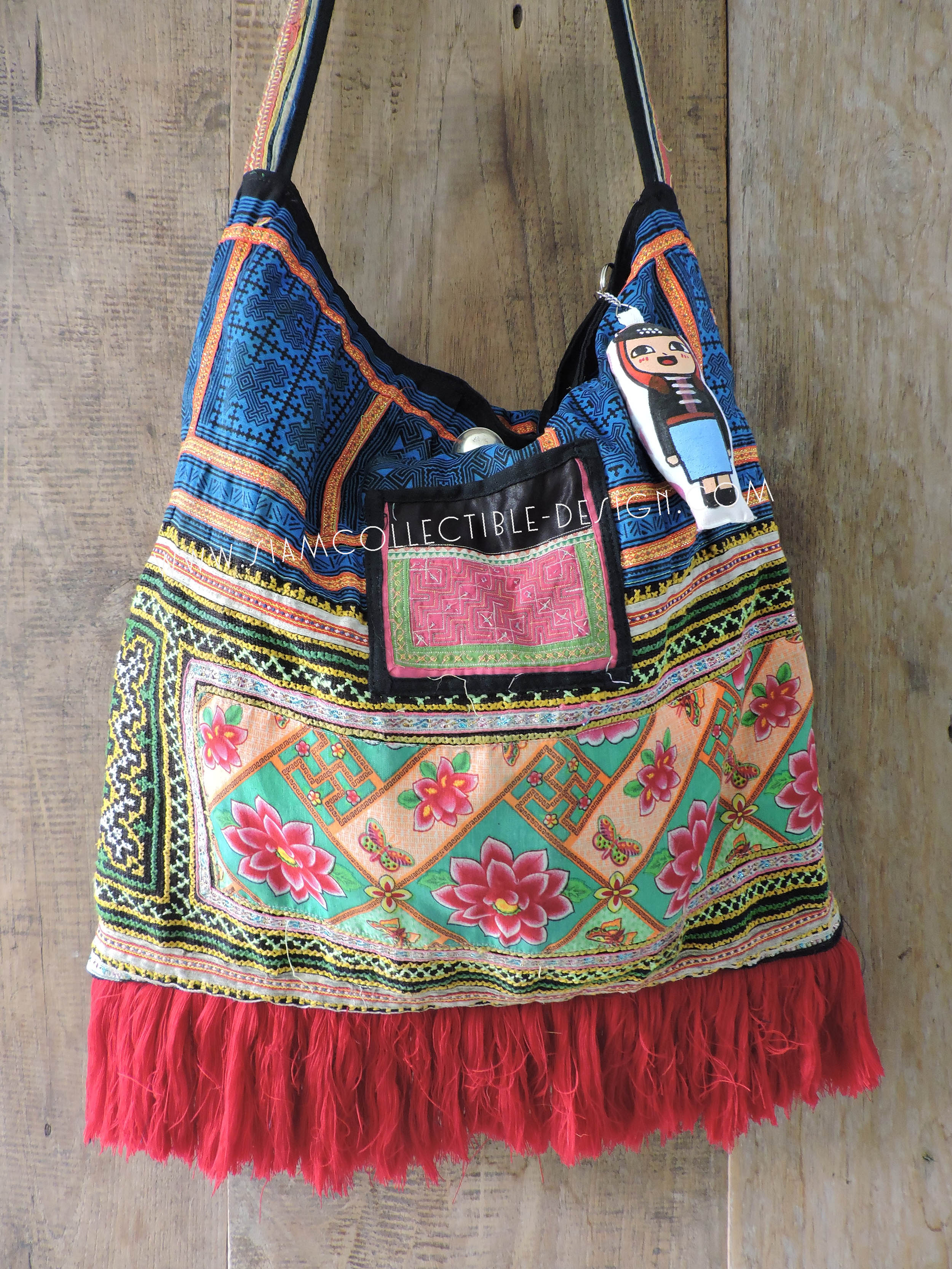 กระเป๋าผ้าต่อทรงกลม HB385X / COLORFUL PATCHWORK HMONG EMBROIDERY SHOULDER BAG HB385X