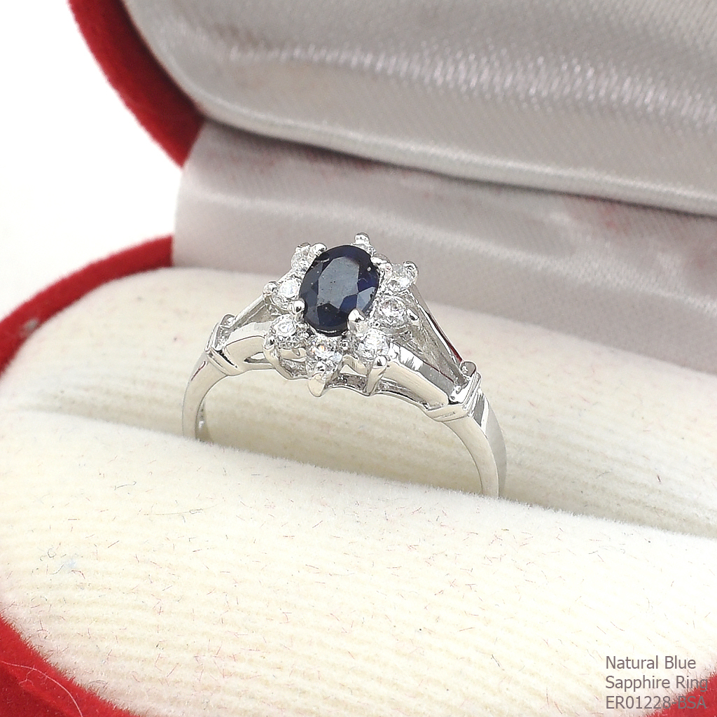 SKJewelryfactory แหวนไพลินล้อมเพชร ตัวเรือนเงินแท้ ER01228-BSA