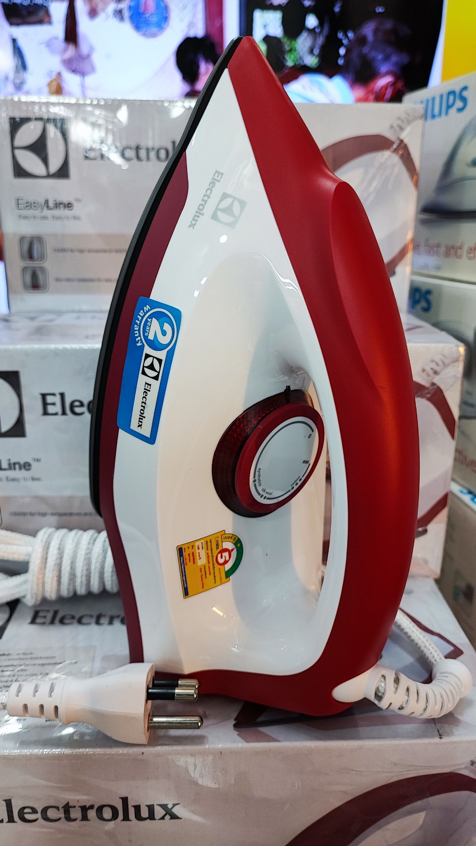 ELECTROLUX เตารีดแห้ง EasyLine กำลังไฟ 1300 วัตต์ EDI1004 หน้าเตาเคลือบด้วยสารNon Stick รับประกันสินค้า 2ปี CSHOME