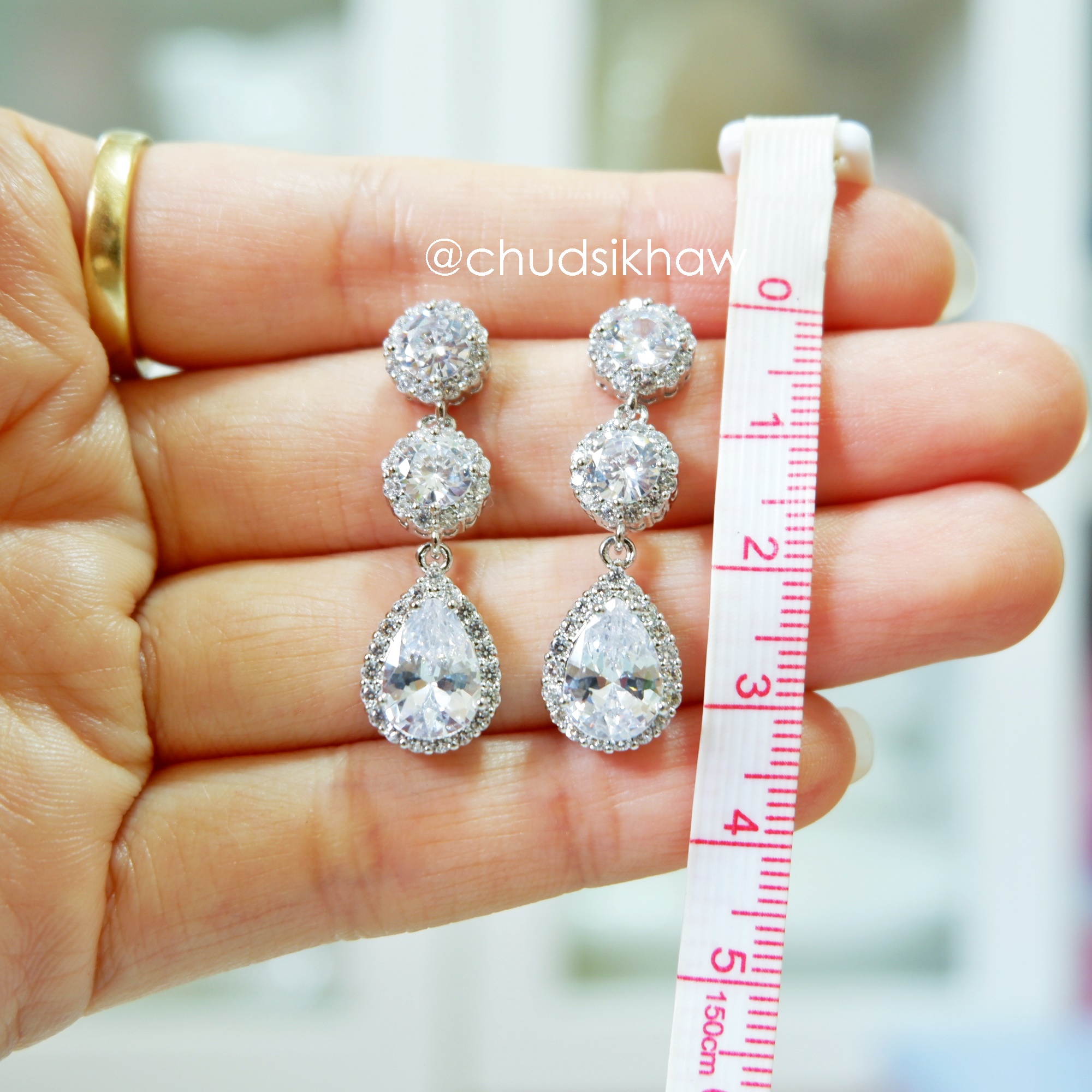 ต่างหูหลายแบบน่ารัก เล่นไฟ มุกแวววาว สวย ราคา 190 - 350 บาท