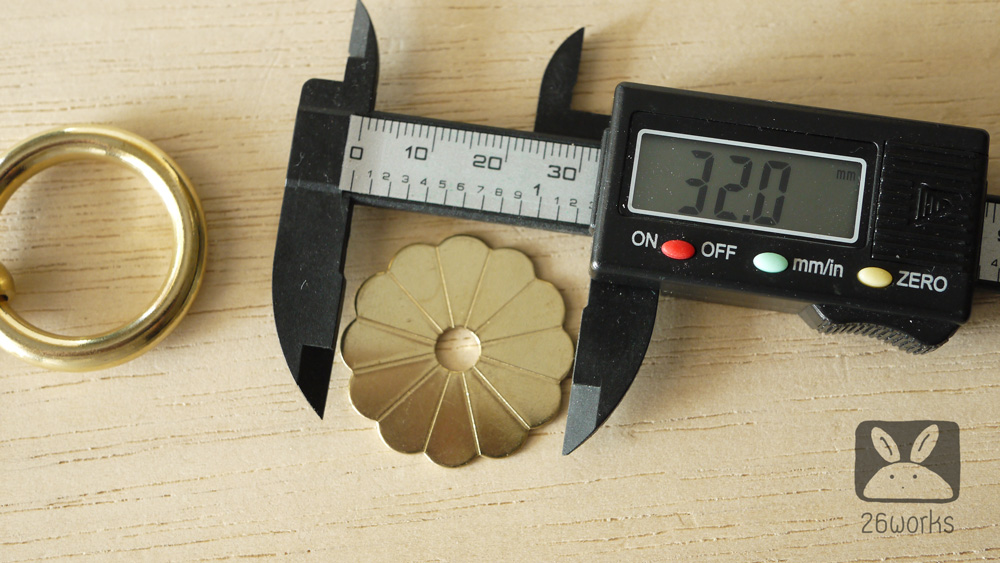 ห่วงลิ้นชัก แป้นดอกไม้ 35 mm สีทอง