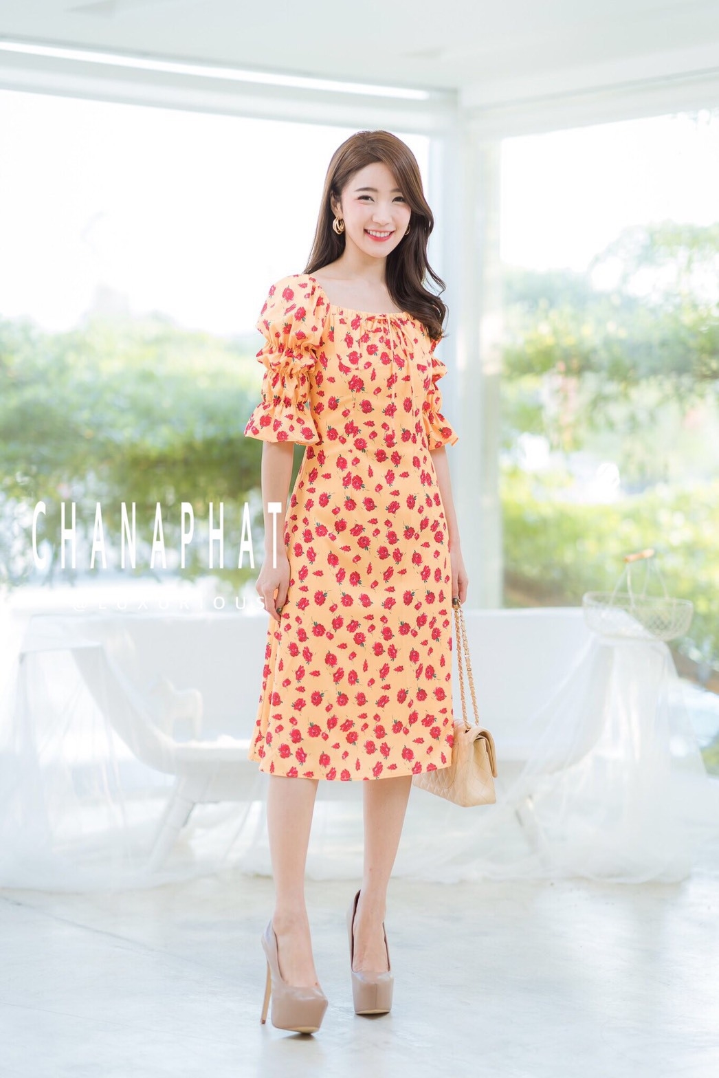 ชุดเดรสเกาหลี พร้อมส่ง เดรสยาว สีเหลืองลายดอกสีแดง