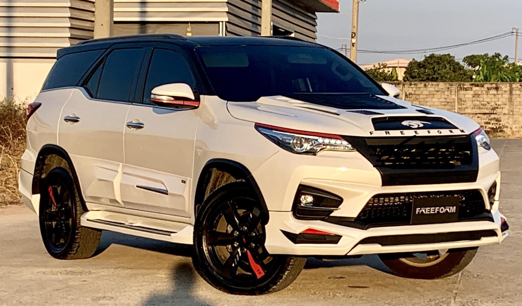 ( New Fortuner Trd-Trd2 ) รุ่น FL-TRD 2ชิ้น พร้อมไฟหน้า+หลัง