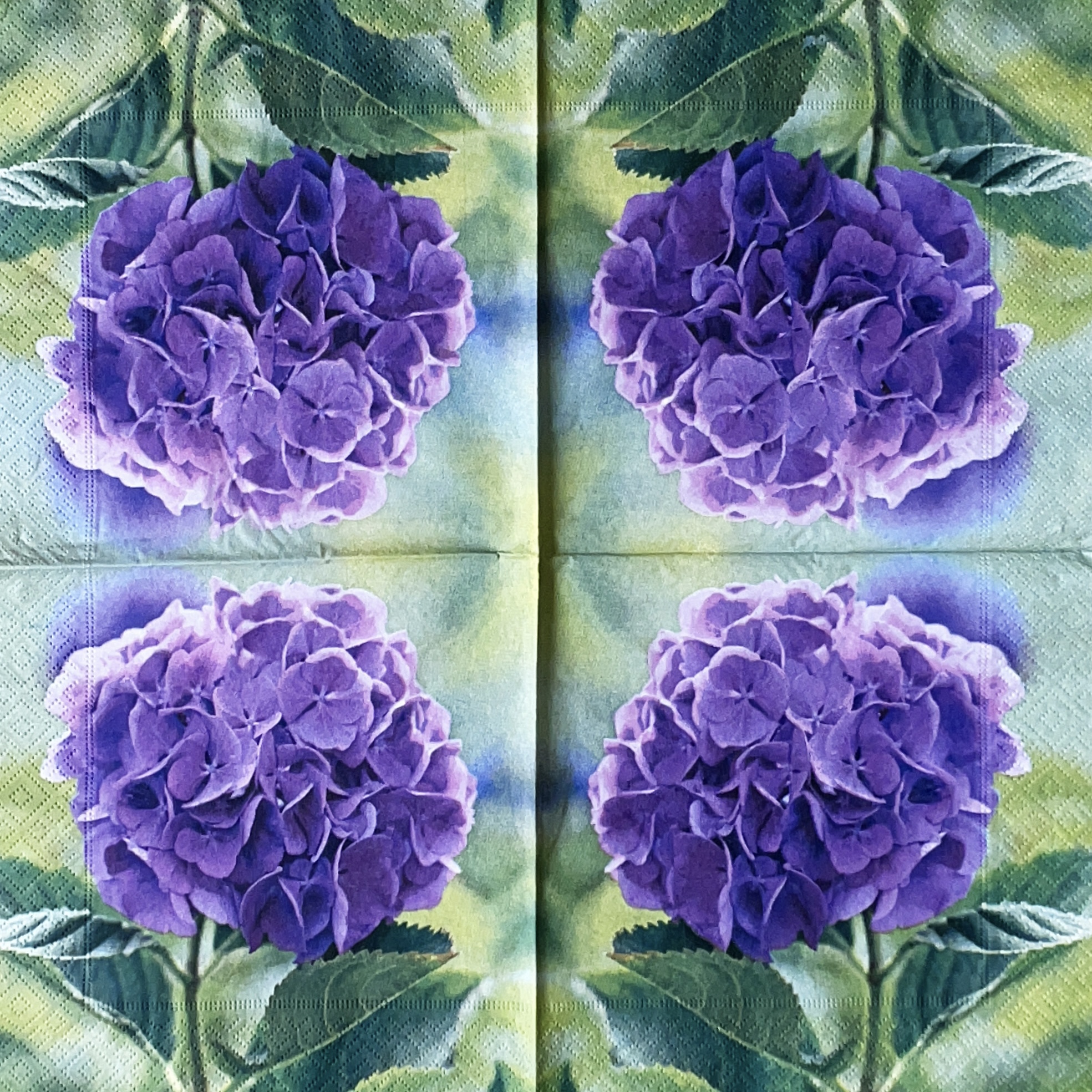 แนวภาพดอกไม้ ดอกไฮเดรนเยียม่วง Hydrangea เป็นภาพบล็อค 4 กระดาษแนพกิ้นสำหรับทำงาน เดคูพาจ Decoupage Paper Napkins ขนาด 33X33cm