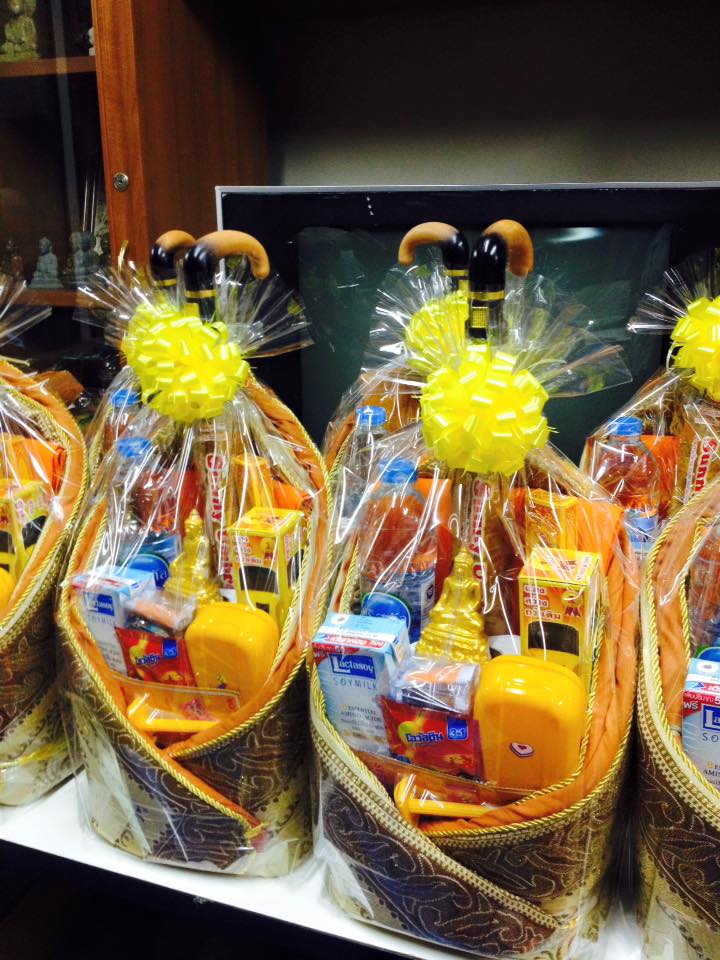 สังฆทานอาสนะ (ร่ม+ผ้าสบง)