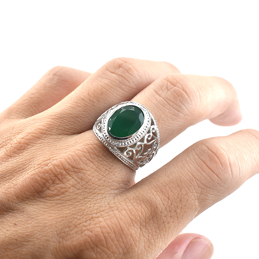 SKJewelryFactory แหวนชาย ฉลุลายด้านข้าง ใส่แล้วไม่อับนิ้ว แหวนพลอยกรีนอะเกทแท้ MR00494-GAG