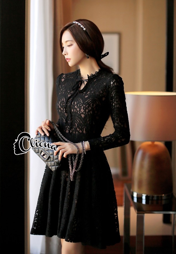 พร้อมส่ง Mini dress ลูกไม้แขนยาวสีดำ