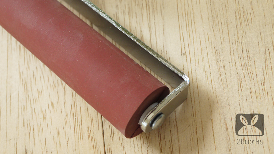 ลูกกลิ้งล้อยาง ด้ามไม้ 8 นิ้ว