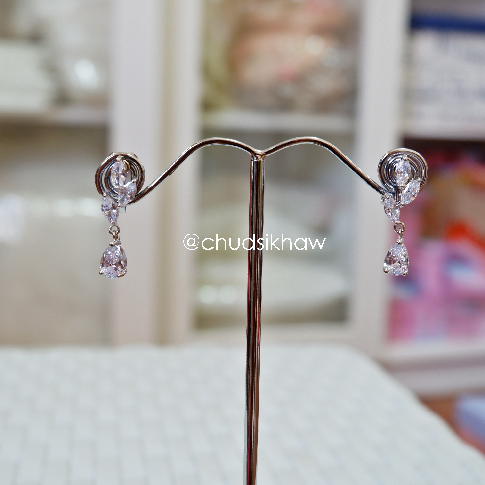 ต่างหูหนีบ สำหรับเจ้าสาวที่ไม่เจาะหู ราคา 160 - 300 บาท