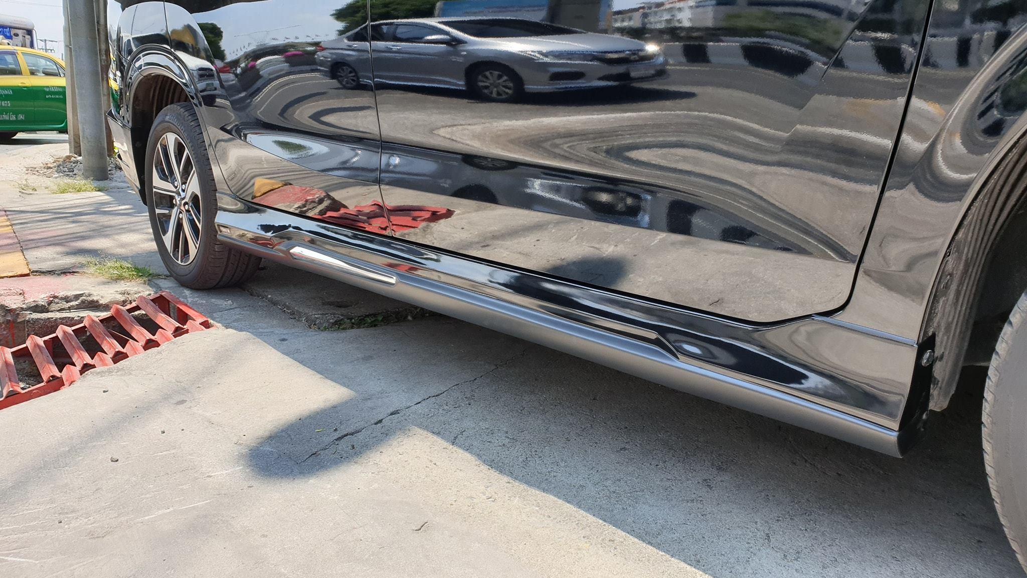 ชุดแต่ง Xpander รุ่น Smart-X 4ชิ้น ( มีท่อใบไม้ )