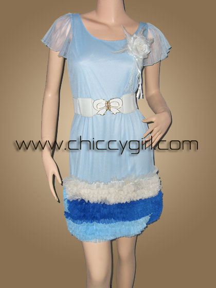 ชุดราตรีแบบมีแขนสั้น แต่งจีบพรมที่ชาย สีฟ้าอ่อน