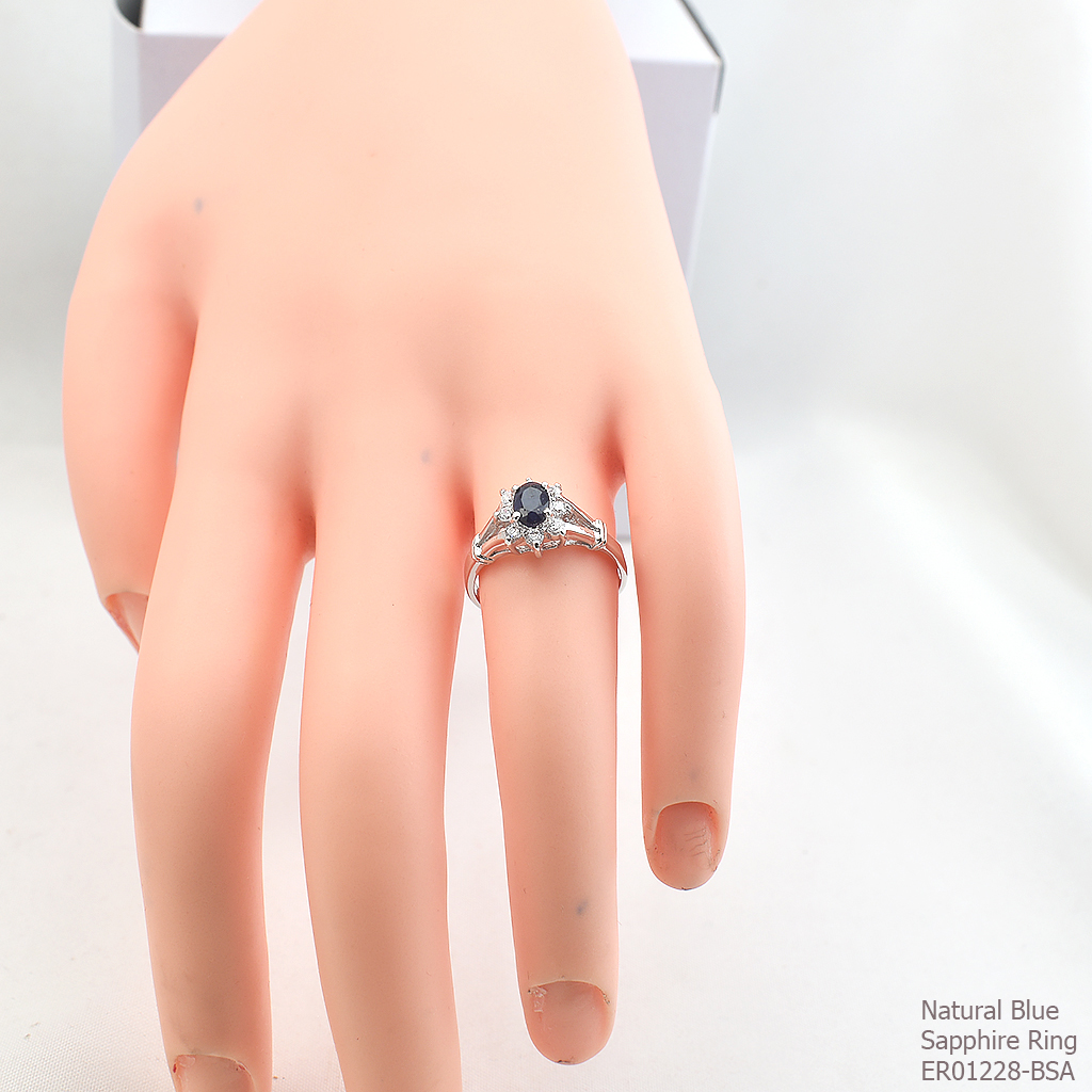 SKJewelryfactory แหวนไพลินล้อมเพชร ตัวเรือนเงินแท้ ER01228-BSA