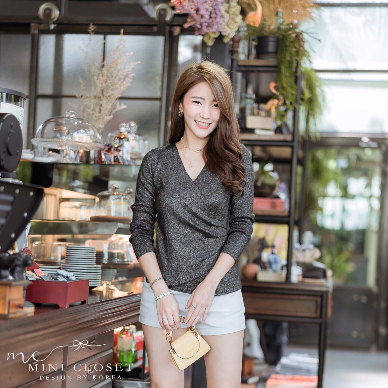 เสื้อเกาหลี พร้อมส่ง เสื้อไหมพรม ผ้าวิ้งคอวี