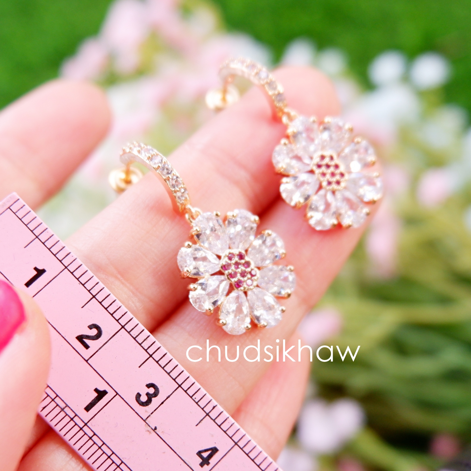 ต่างหูหลายแบบหลายสไตล์ เล่นไฟสุดๆ ต่างหูเพชรเล่นไฟ