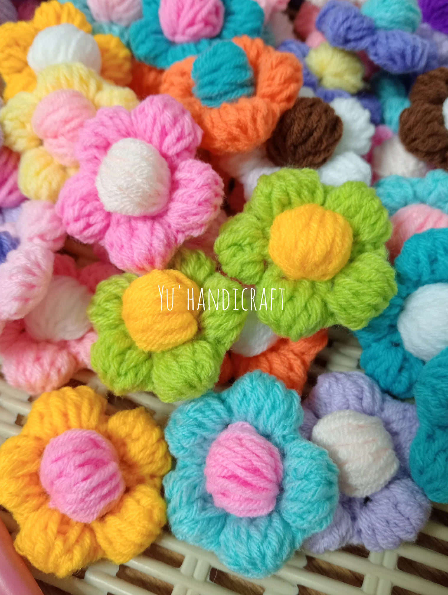 ดอกไม้ถัก ดอกไม้ไหมพรม ขนาด 3.5 ซม.คละสี (แพค 10 ชิ้น)