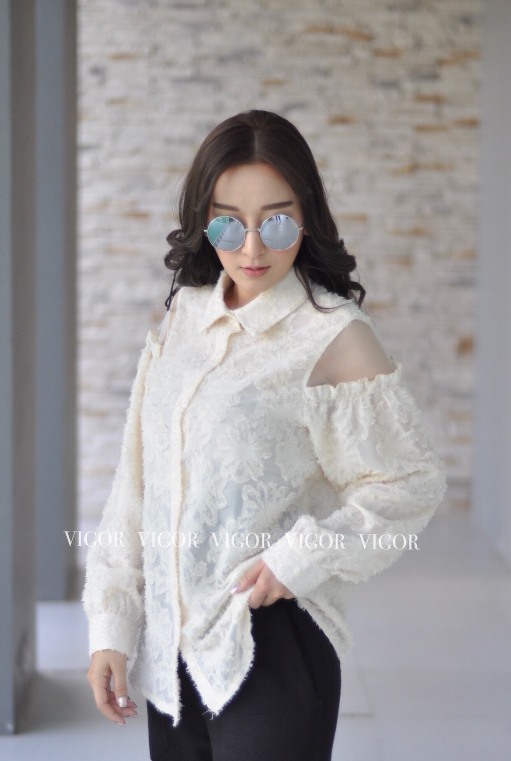 เสื้อเกาหลี พร้อมส่ง เสื้อเชิ้ต ผ้าอย่างดีทอลายดอกไม้