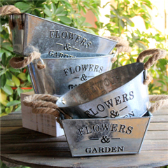 Pre-Order กระบะต้นไม้ สังกะสีปั้มลายนูน Flowers & Garden หูเชือกปอ มี 4 ทรง Zakka
