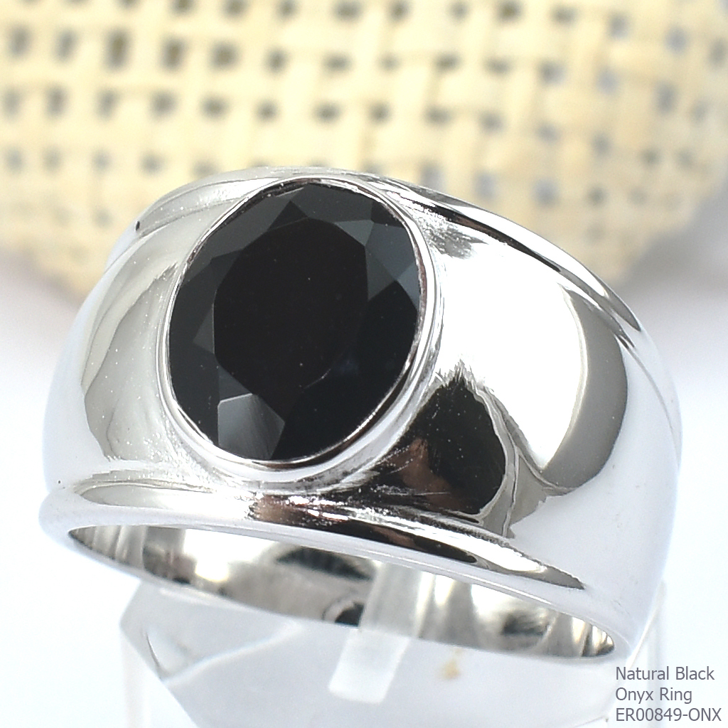 SKJewelryFactory แหวนชายสไตล์แหวนปลอกมีด เรือนเงินแท้ พลอยนิลแท้ สีดำดูดุดัน ER00849-ONX