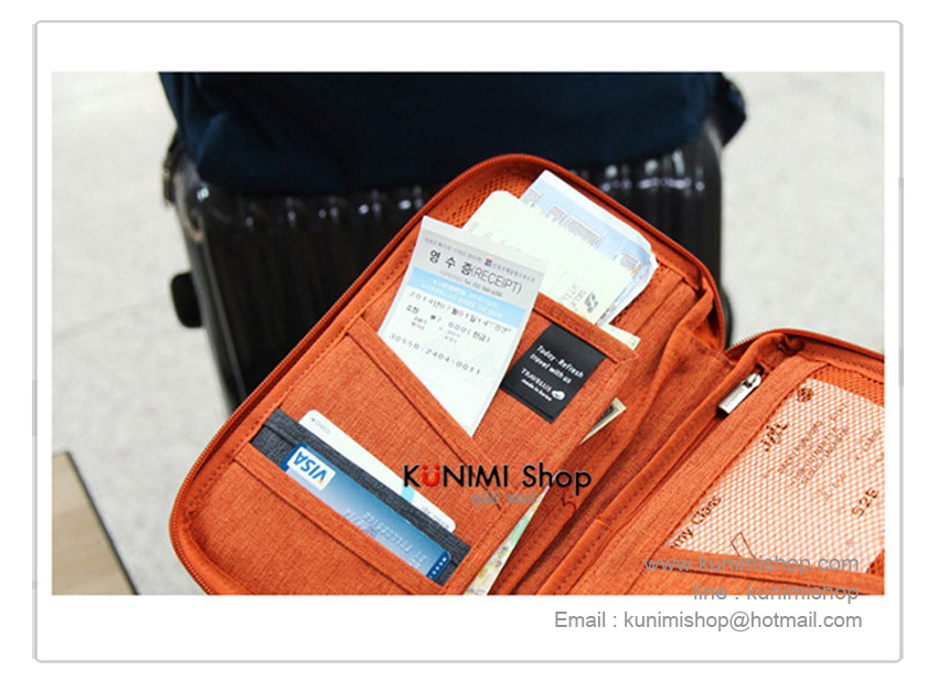 กระเป๋าใส่พาสปอร์ต กระเป๋าถือใส่เงิน นามบัตร บัตรATM มือถือ เอกสารต่างๆ หรือใส่ของจุกจิก มีซิปเปิดปิด พร้อมสายคล้อง สามารถใส่เข้าและถอดออกได้ ด้านใน มีช่องให้ใส่บัตรและเอกสารมากมา และมีช่องซิบไว้ใส่ของสำคัญ มีช่องเสียบปากกา ผ้าสวย งานคุณภาพคะ ขนาดกระทัดรัด ง่ายต่อการพกพา ขนาด : 25 x 15 cm. 