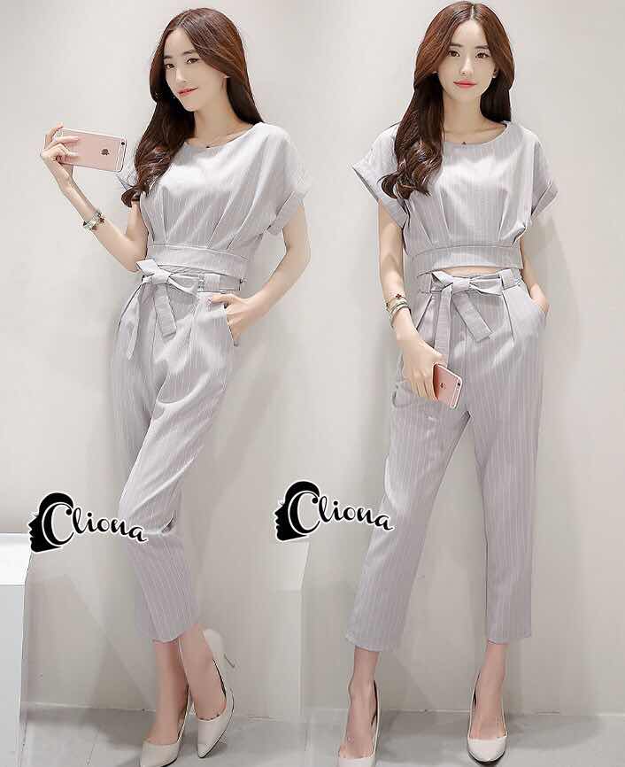 พร้อมส่ง เสื้อกับกางเกงสีเทาลายริ้วเส้นเล็ก