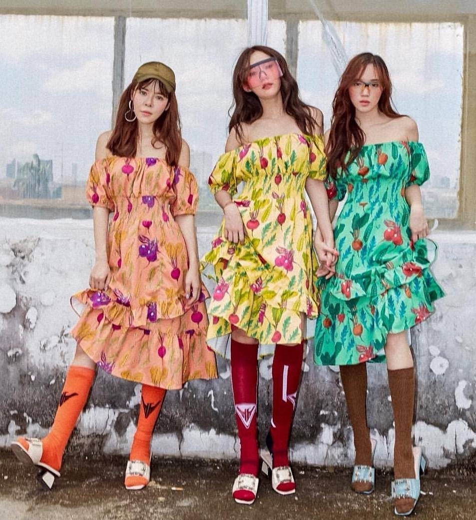 เดรสเกาหลี พร้อมส่ง Maxi Dress ปาดไหล่แขนตุ๊กตา