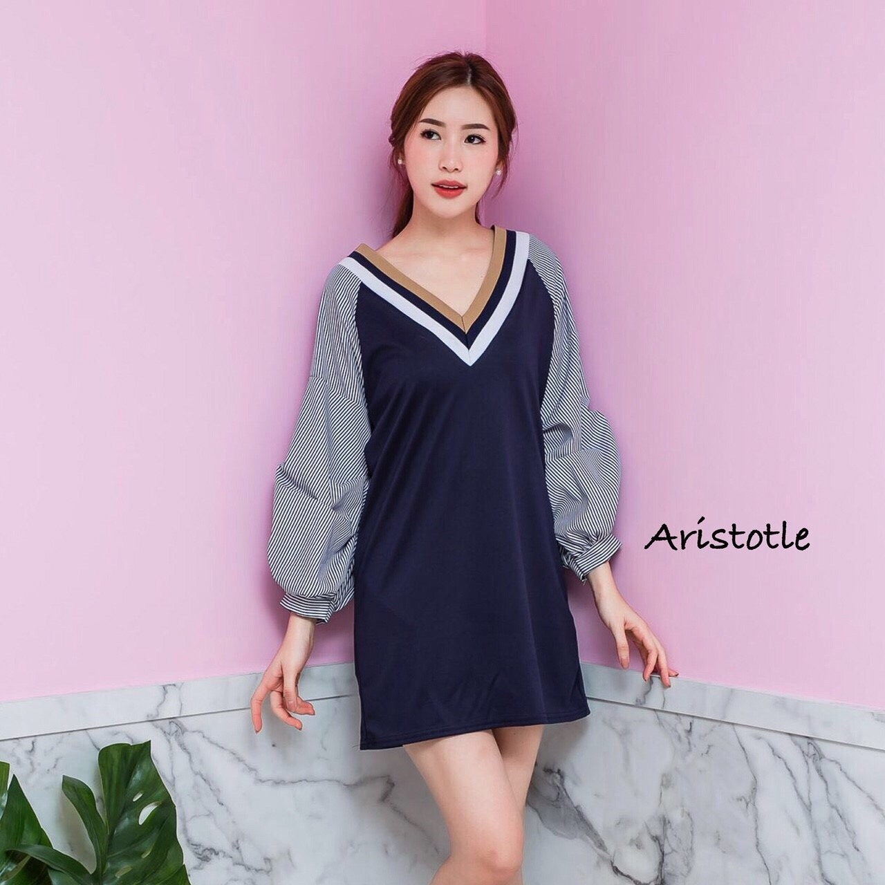 เดรสเกาหลี พร้อมส่ง Dress v เดรสคอวีแต่งแขนย่น