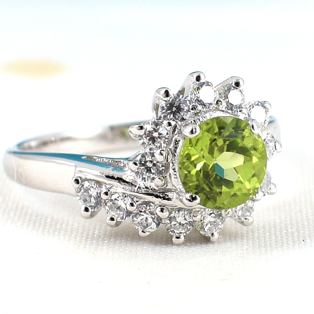 SKJewelryfactory แหวนเงินแท้ ฝังพลอยเพอริดอทแท้ล้อมเพชร ER01643-PDT