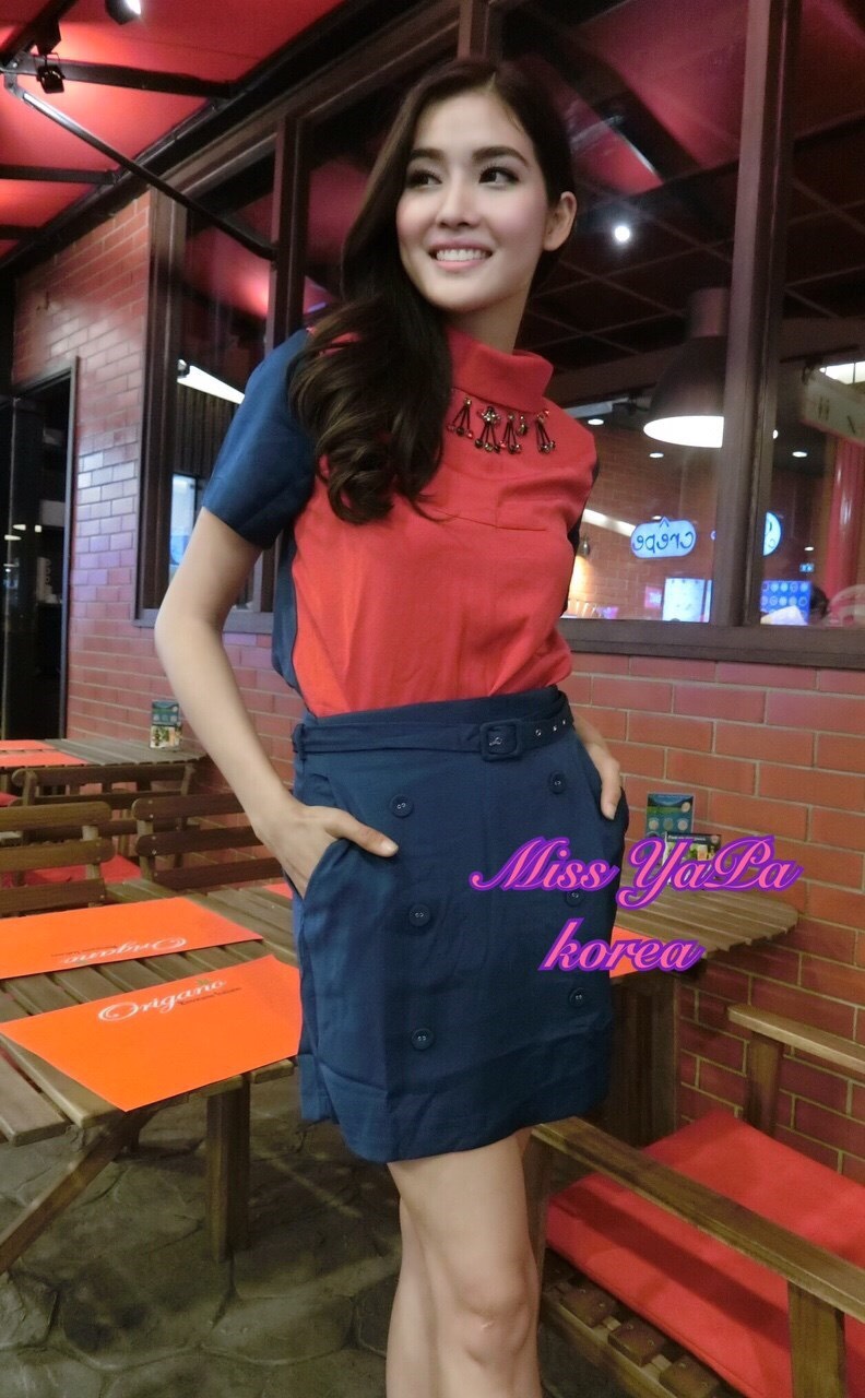พร้อมส่ง เสื้อครอปทูโทน แดง น้ำเงิน ตกแต่งคริสตัลช่วงคอ