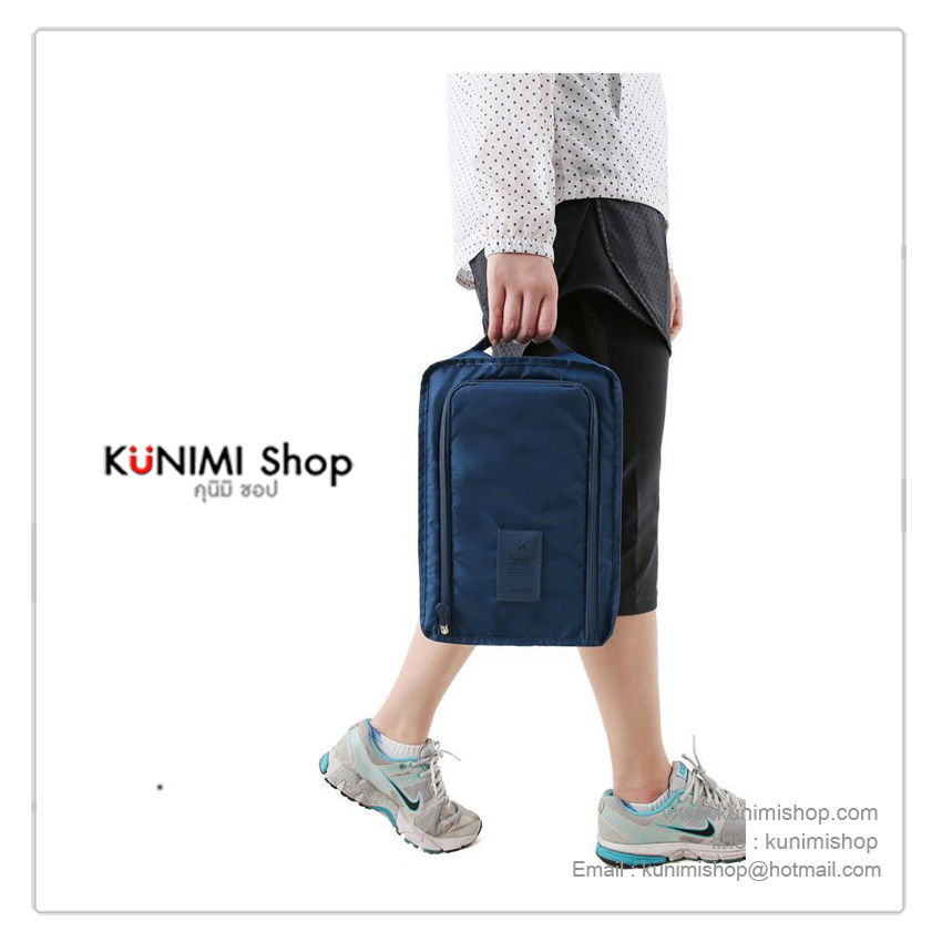  กระเป๋าจัดเก็บสิ่งของ กระเป๋าจัดระเบียบสิ่งของ สาสมารถใส่รองเท้าผ้าใบ รองเท้ากีฬา ออกกำลังกาย รองเท้าแตะ รองเท้าใส่เล่น หรือของใช้ต่างๆ เช่น ผ้าขนหนู ถุงเท้า ผ้าเช็ดตัว กระติกน้ำ เป็นต้น สำหรับพกพาเดินทาง ท่องเที่ยว มีซิปเปิดปิด สะดวกในการจัดเก็บ พร้อมหูหิ้ว * โดยรุ่น Ver. 3 นี้ ตรงช่องใส่รองเท้าจะไม่มีที่กั้นเหมือนกับ รุ่น Ver.2 ครับ * ขนาด กว้าง 21.5 x ยาว 30.5 x หนา 11 cm. 