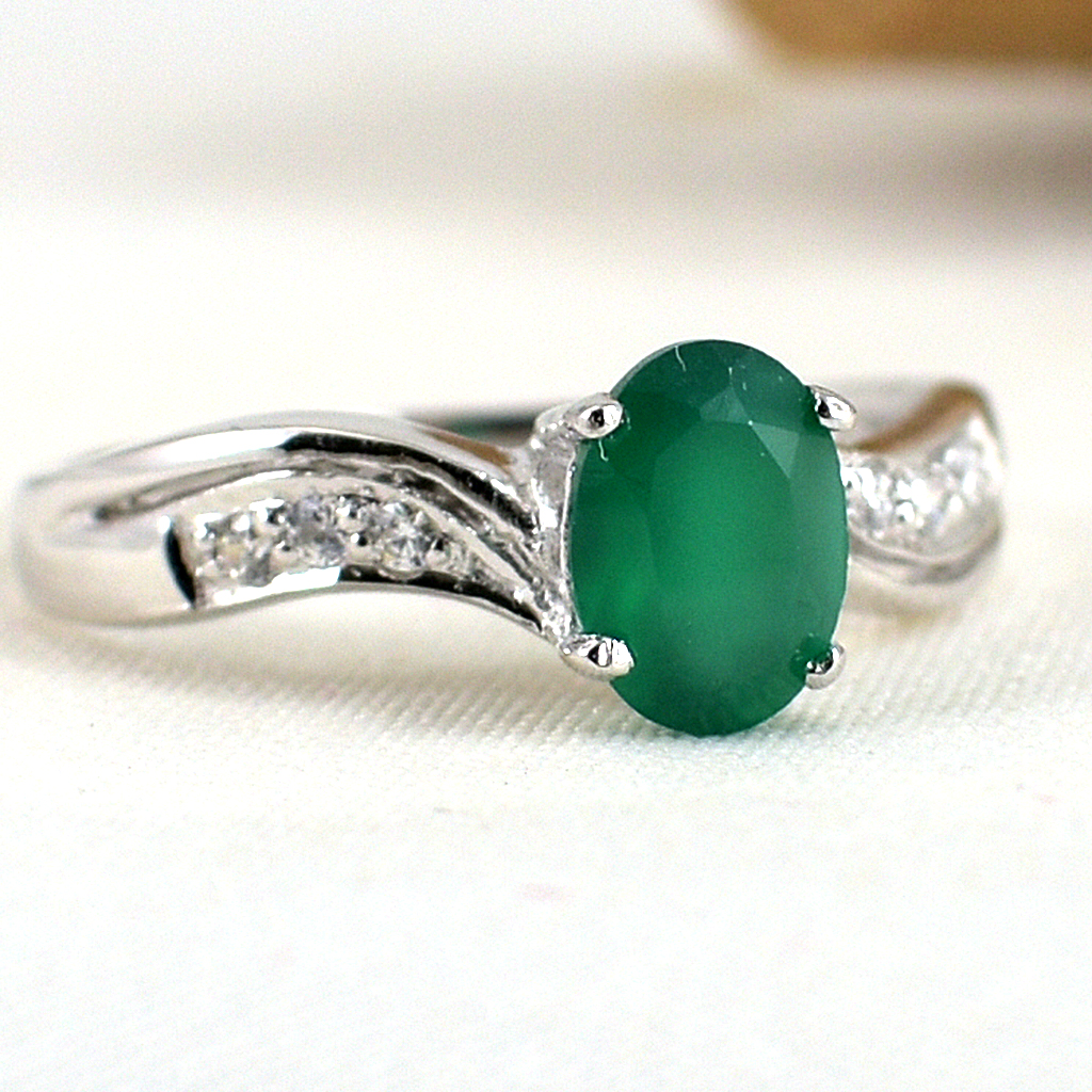 SKJewelryFactory แหวนเงินแท้ ฝังพลอยกรีนะเกทแท้ สีเขียวมรกตและเพชร ER01555-GAG