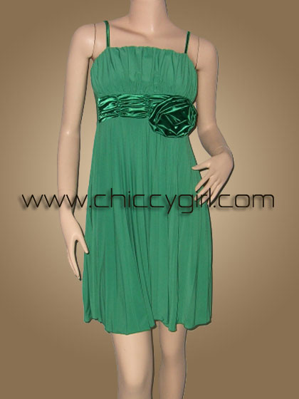 แซกราตรีเข้ารูปสายเดี่ยวสีเขียว แต่งกุหลาบใต้อก แบบเก๋ดูดีมีรสนิยม ผ้ายืดเกรดเอเนื้อดีมาก ละเอียดนุ่มมือ ใส่สบายมาก