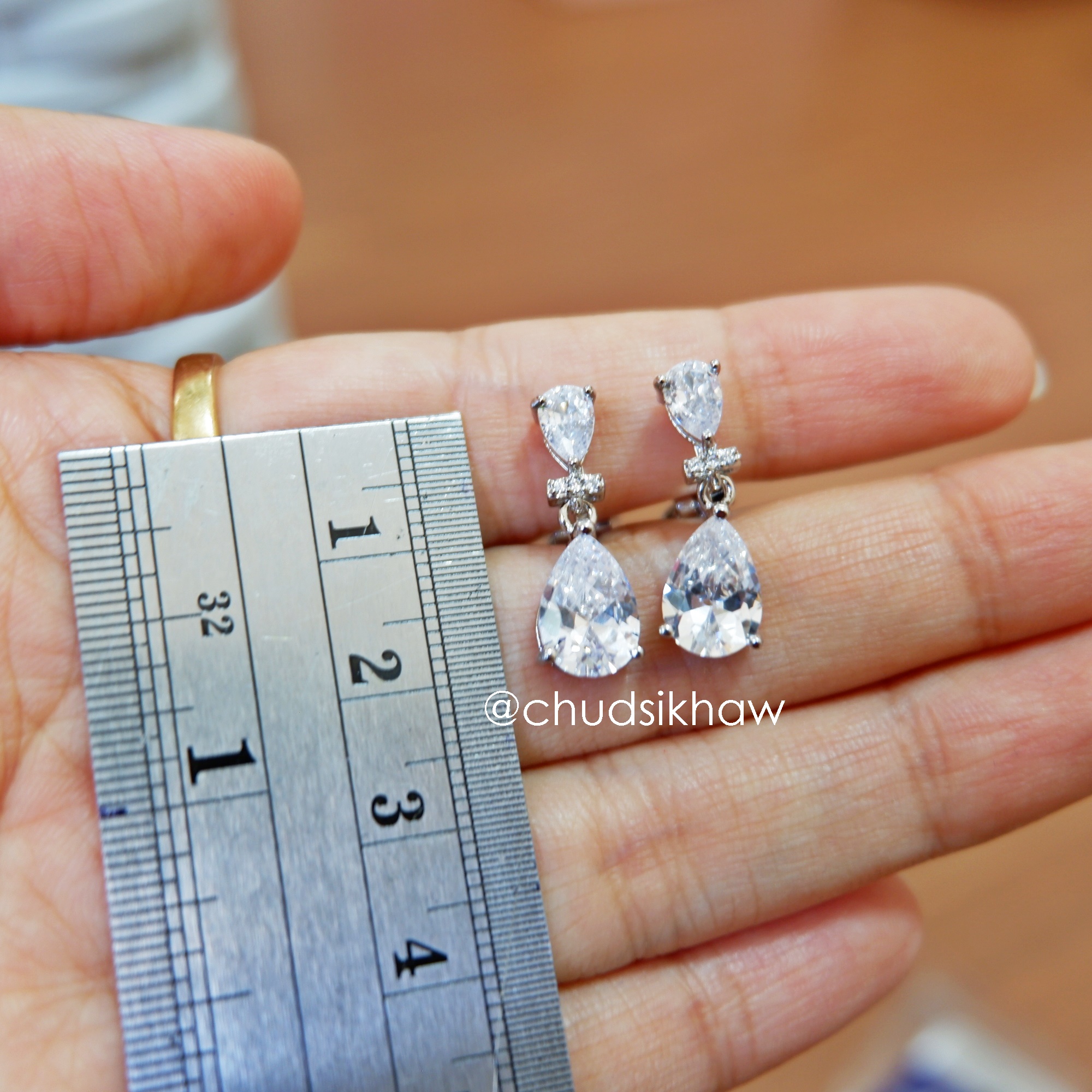ต่างหูหลายแบบน่ารัก เล่นไฟ มุกแวววาว สวย ราคา 190 - 350 บาท