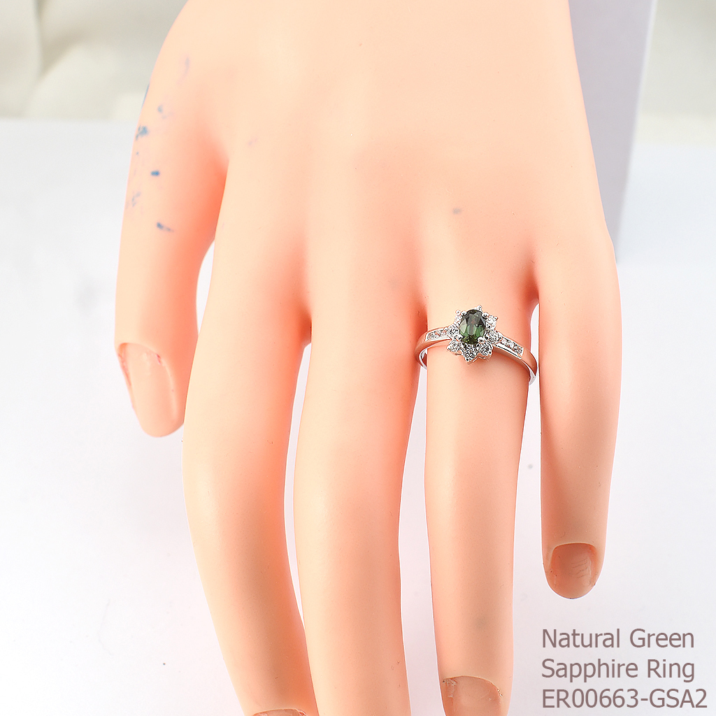 SKJewelryFactory แหวนพลอยแท้ พลอยจันทบุรี แหวนเงินแท้ 92.5% ฝังพลอยเขียวส่องแท้ ER00663-GSA2