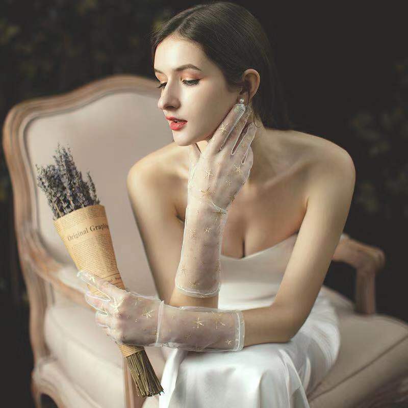 ถุงมือสีแชมเปญ ลายดาว ยาว 30 ซม.