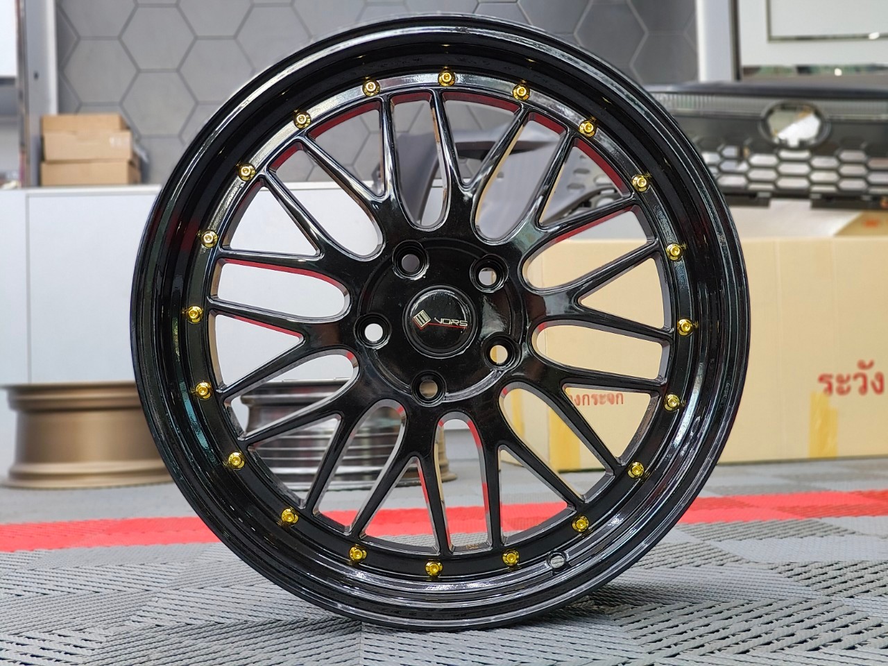 ล้อ KS014 ขอบ18x8.0 5x114.3 ET 35 สีดำด้าเงาหมุดทอง *ราคาต่อวง