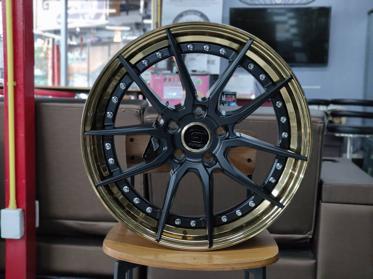 ล้อ G-Forged GF-04 ขอบ 18x8.5 5x112-114.3 ET35 ล้อสองชิ้นแท้ สี ดำด้านขอบทอง *ราคาต่อวง