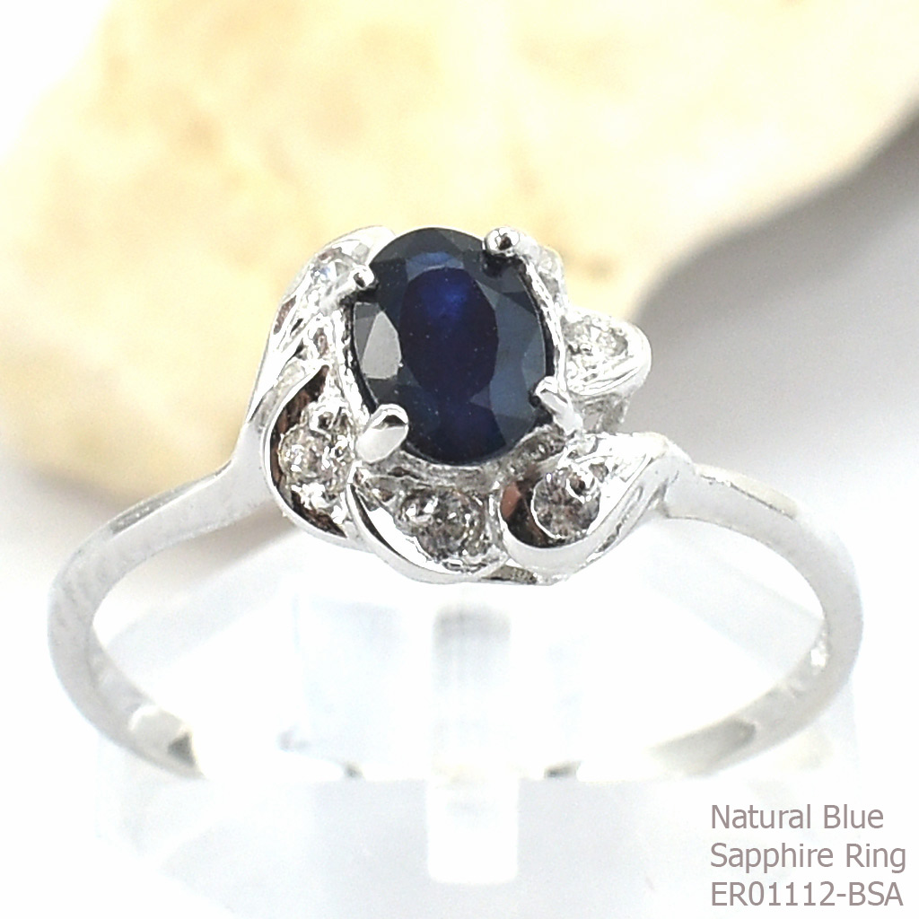SKJewelryfactory แหวนไพลินแท้ พลอยแท้ สีน้ำเงินเข้ม ล้อมเพชร ER01112-BSA