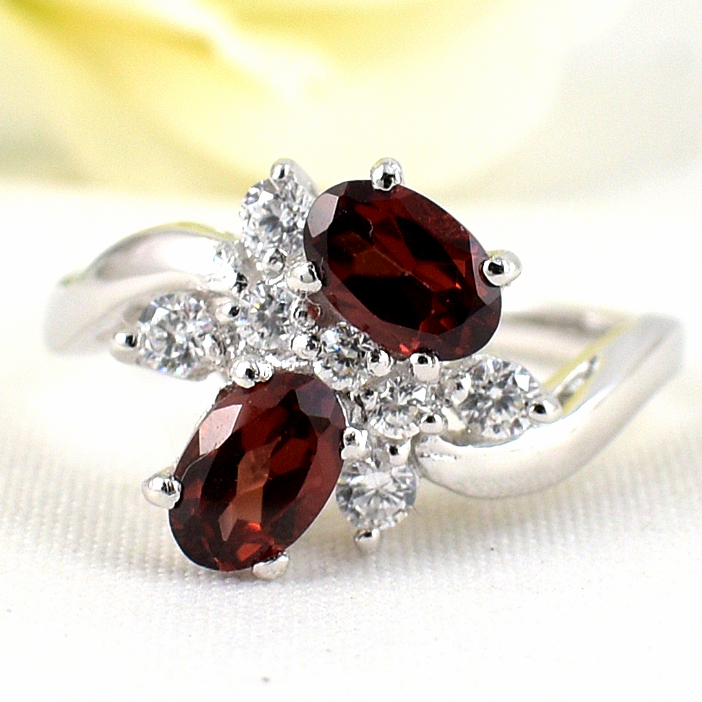 SKJewelryFactory แหวนพลอยคู่ พลอยโกเมนแท้ และเพชร ตัวเรือนเงินแท้ ER01016-GAN