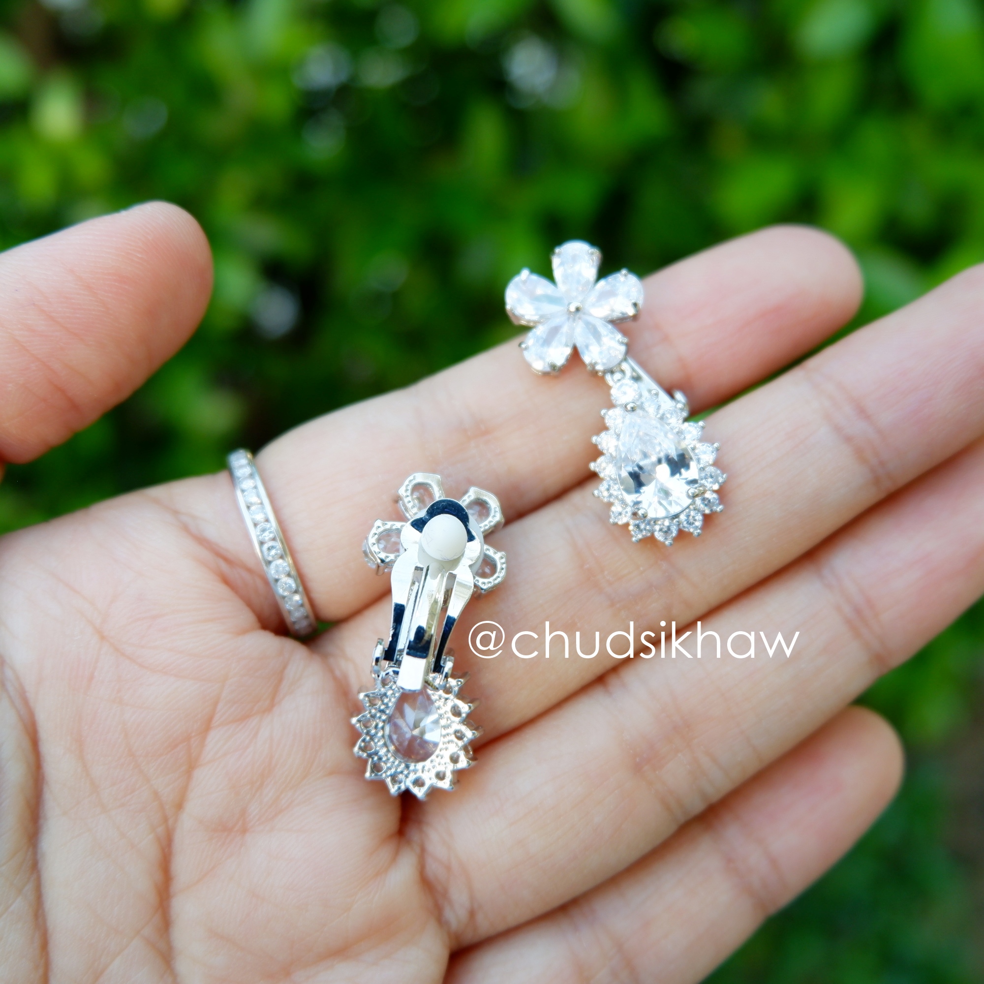 ต่างหูหนีบ สำหรับเจ้าสาวที่ไม่เจาะหู ราคา 160 - 300 บาท