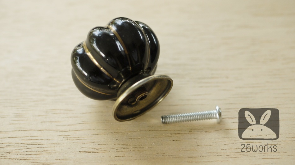 มือจับเซรามิกฟักทอง สีดำ 37 mm