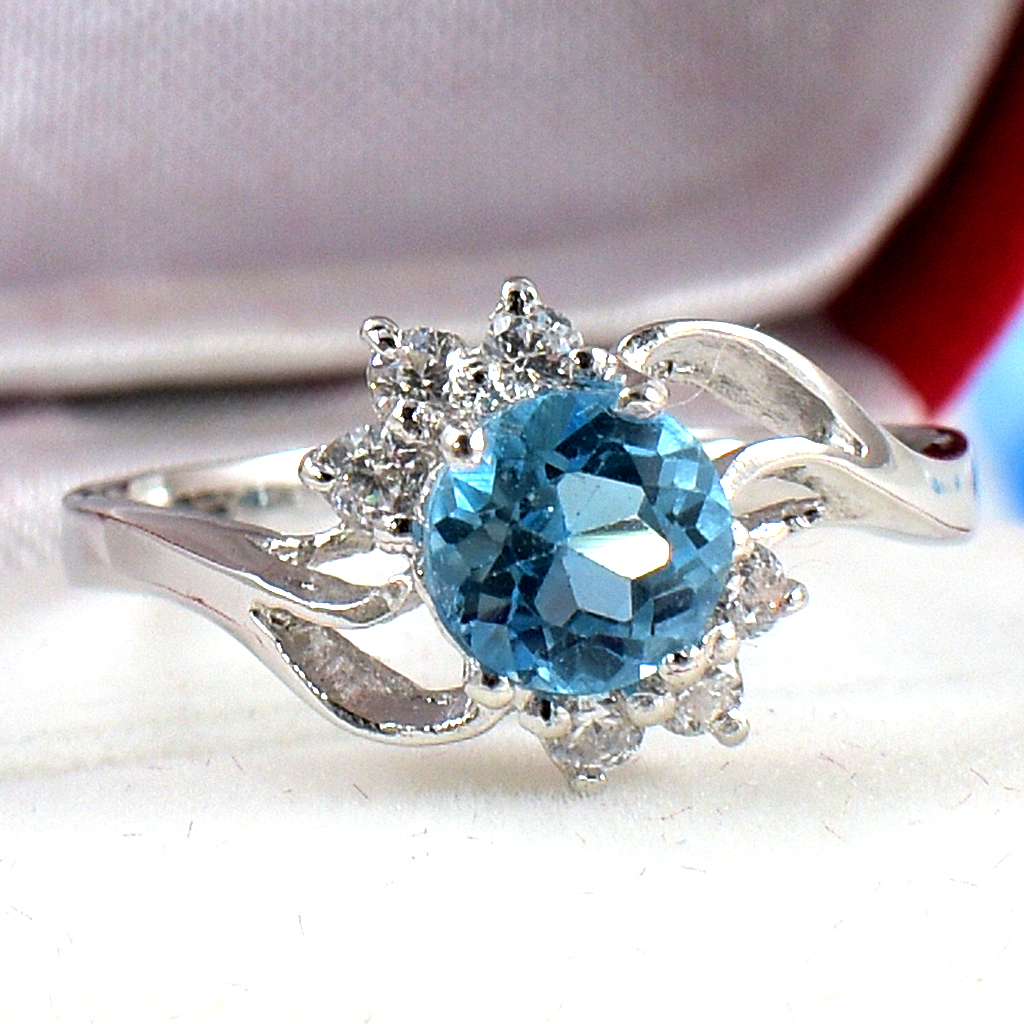 SKJewelryfactory แหวนเพลอยสวิสบลูโทปาซแท้ แบบน่ารัก พลอยกลม พลอยสวย เล่นไฟดี เนื้อสะอาด ER01653-SBT